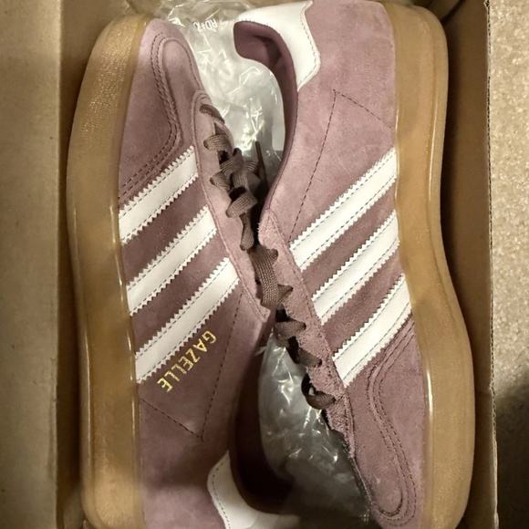 adidas Originals Gazelle Color: FIG Size: WOMENS 5 - Picture 1 of 4